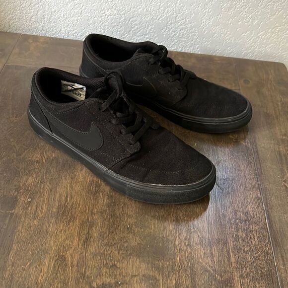 Nike Other - 🌟Host Pick 🌟 Nike Black Canvas Skate Shoes Sz-7Y
